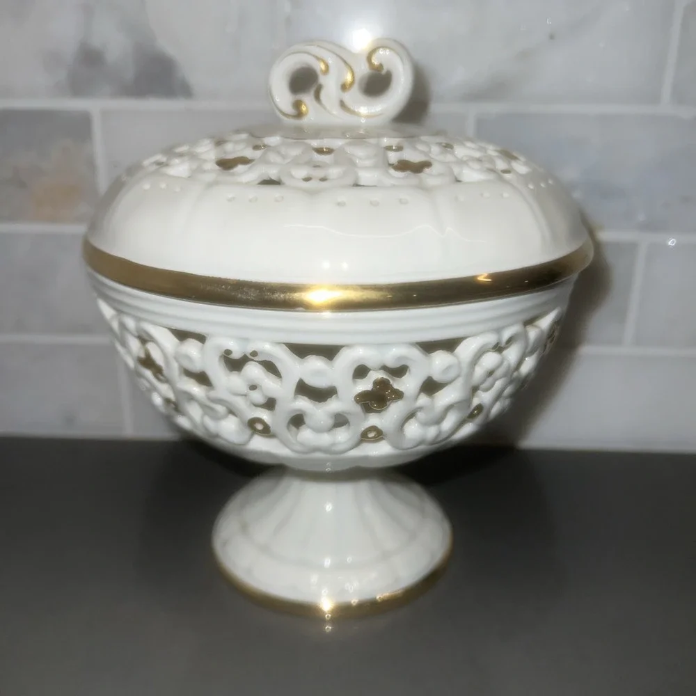Vintage Italian Reticulated Porcelain Candy Dish w/Gold Trim 7in